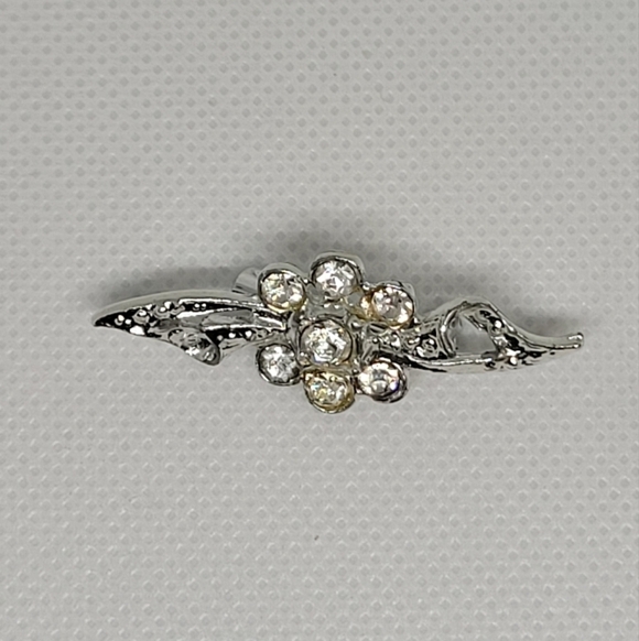 BEAUTIFUL Dainty Rhinestone Costume Brooch - Picture 4 of 14